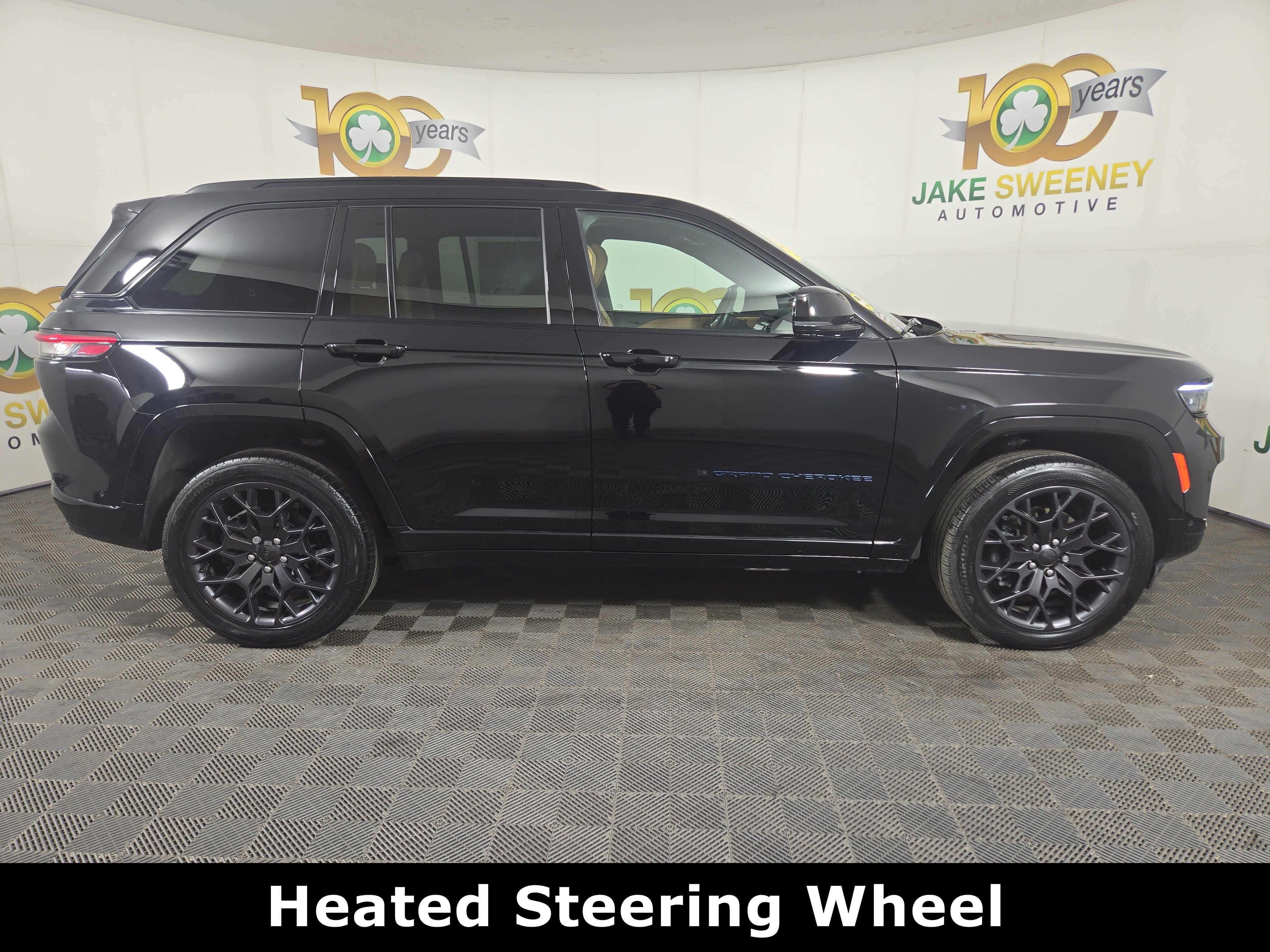 Used 2024 Jeep Grand Cherokee Summit AWD/4WD image 11