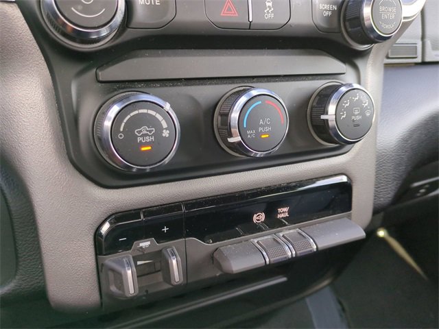 Used 2024 RAM 3500 Big Horn image 24