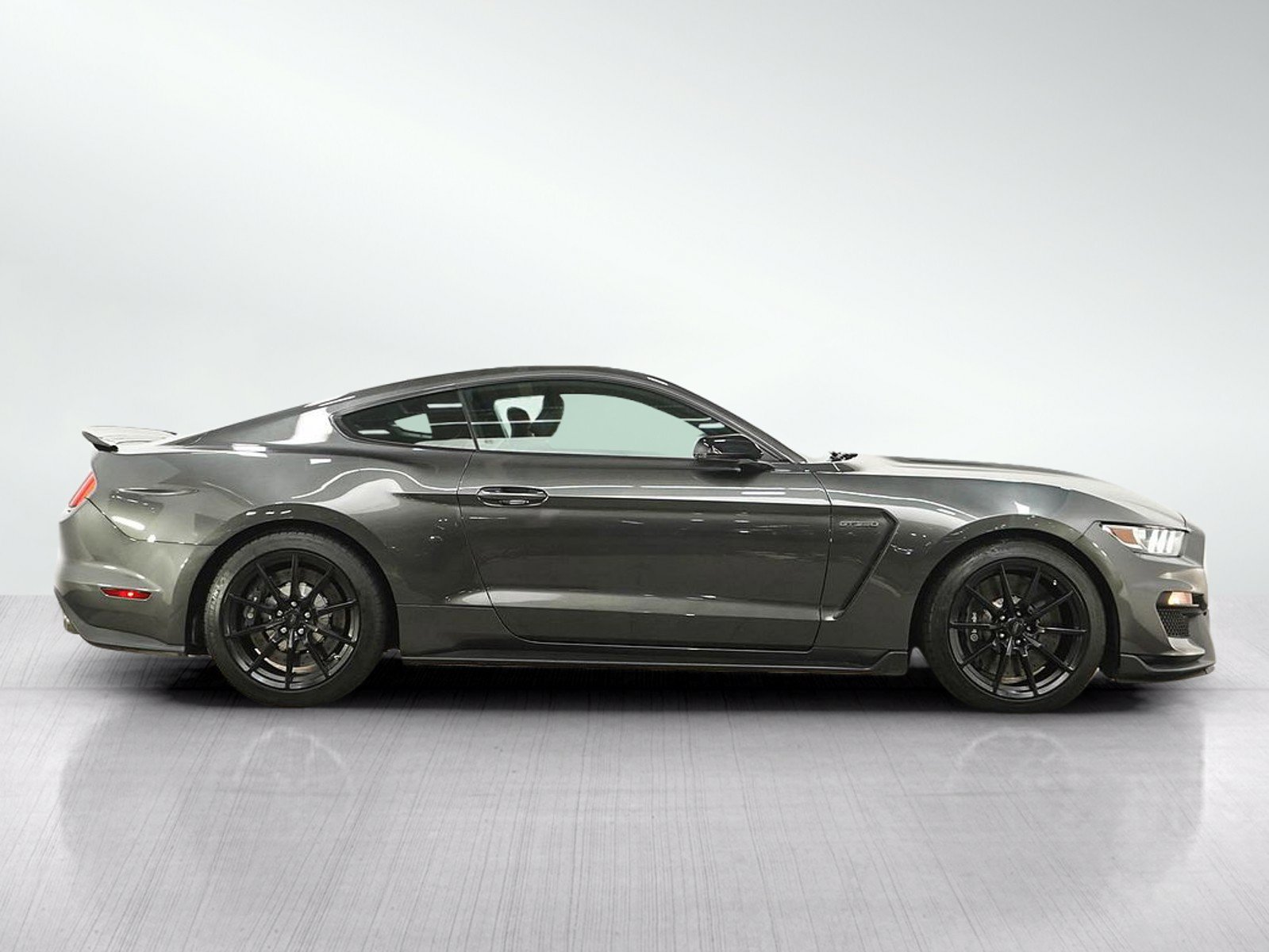 Used 2016 Ford Mustang Shelby GT350 w/ Technology Package RWD image 6