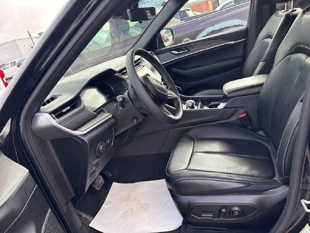 Used 2025 Jeep Grand Cherokee L Limited w/ Luxury Tech Group II AWD/4WD image 8