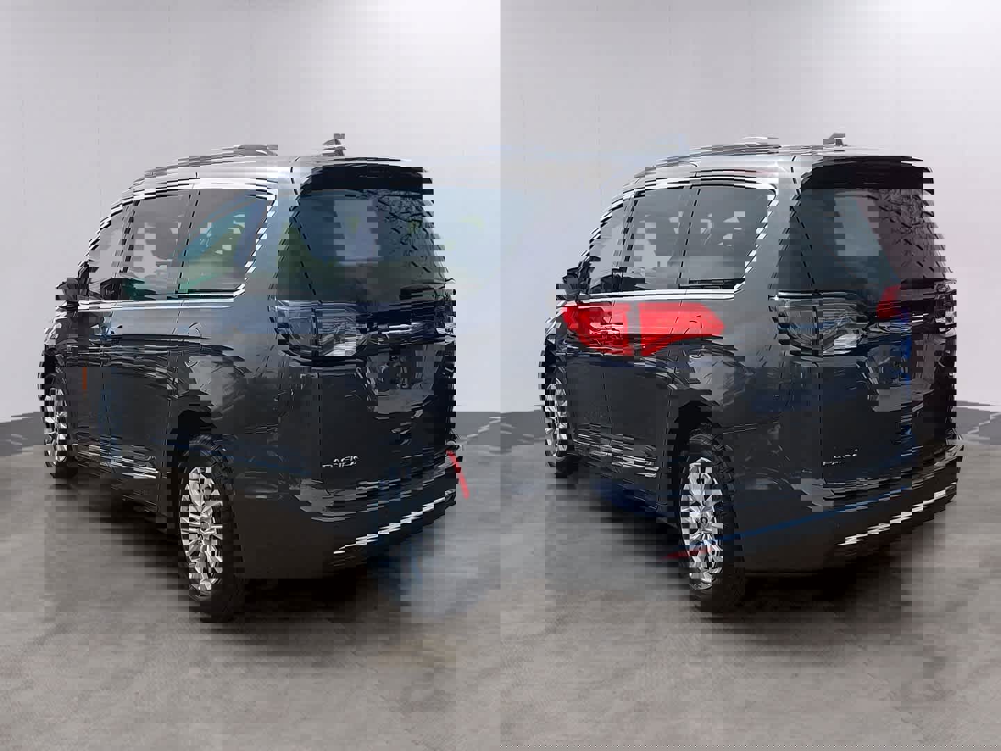 Used 2017 Chrysler Pacifica Touring-L image 6