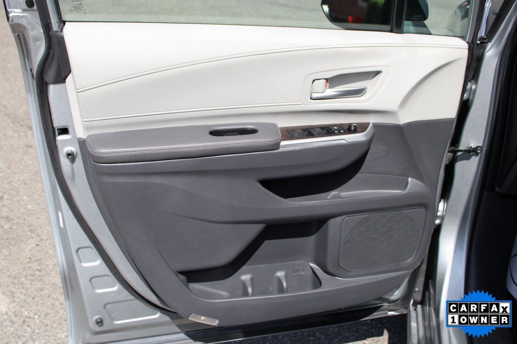 Used 2023 Toyota Sienna XLE image 14