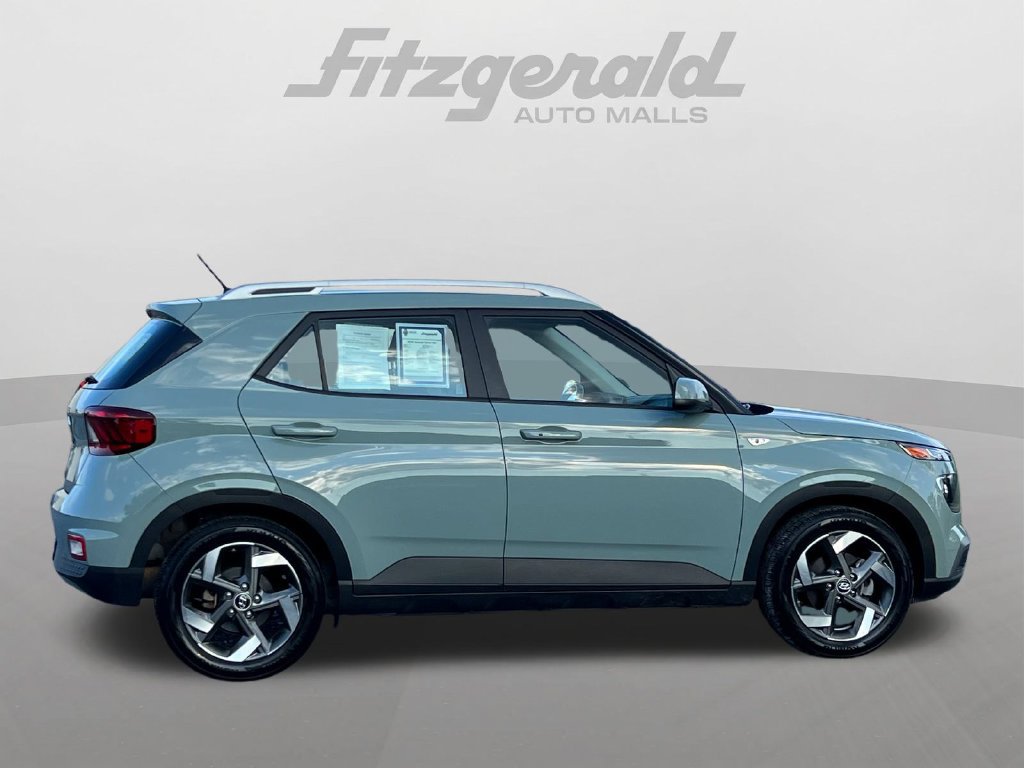 Used 2025 Hyundai Venue SEL FWD image 3