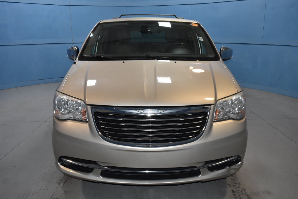 Used 2015 Chrysler Town & Country Touring-L w/ Driver Convenience Group FWD image 24