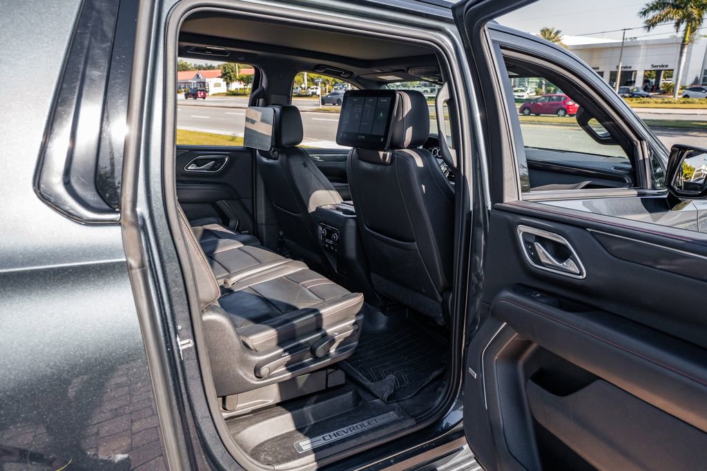 Used 2021 Chevrolet Suburban RST w/ Luxury Package RWD image 39