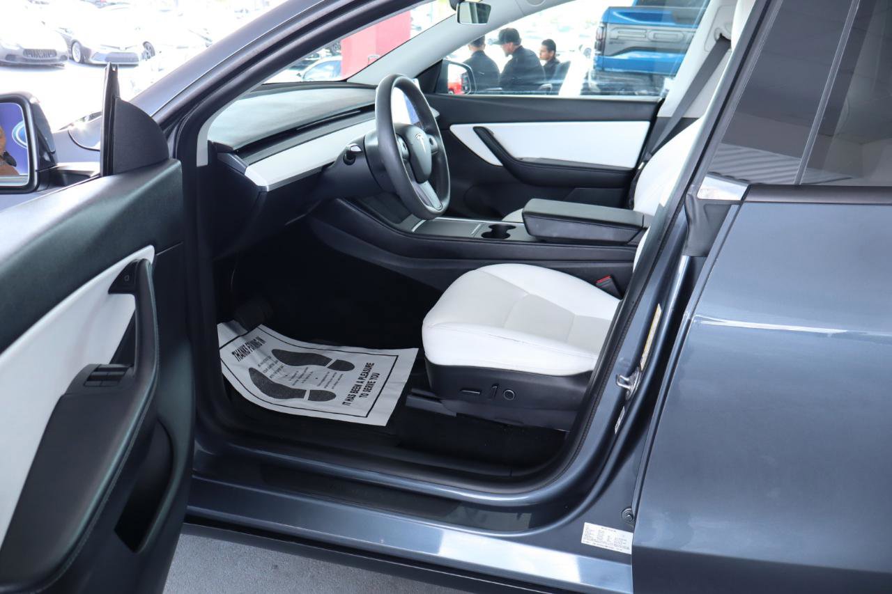 Used 2021 Tesla Model Y Long Range image 14