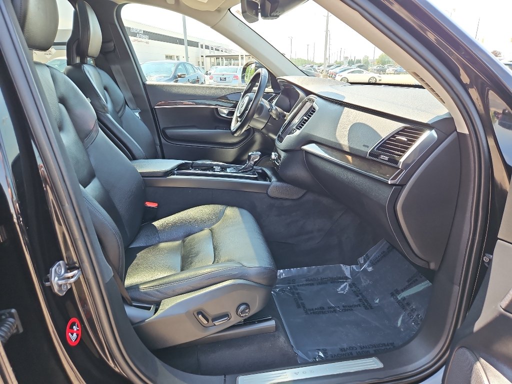 Used 2018 Volvo XC90 T6 Momentum w/ Momentum Plus Package AWD/4WD image 19
