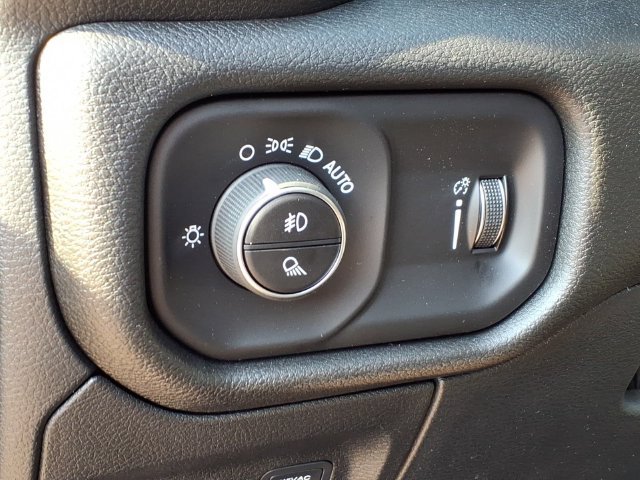 New 2026 RAM 1500 Express AWD/4WD image 17