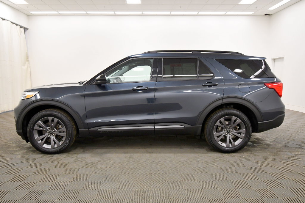 Used 2023 Ford Explorer XLT w/ Equipment Group 202A AWD/4WD image 4