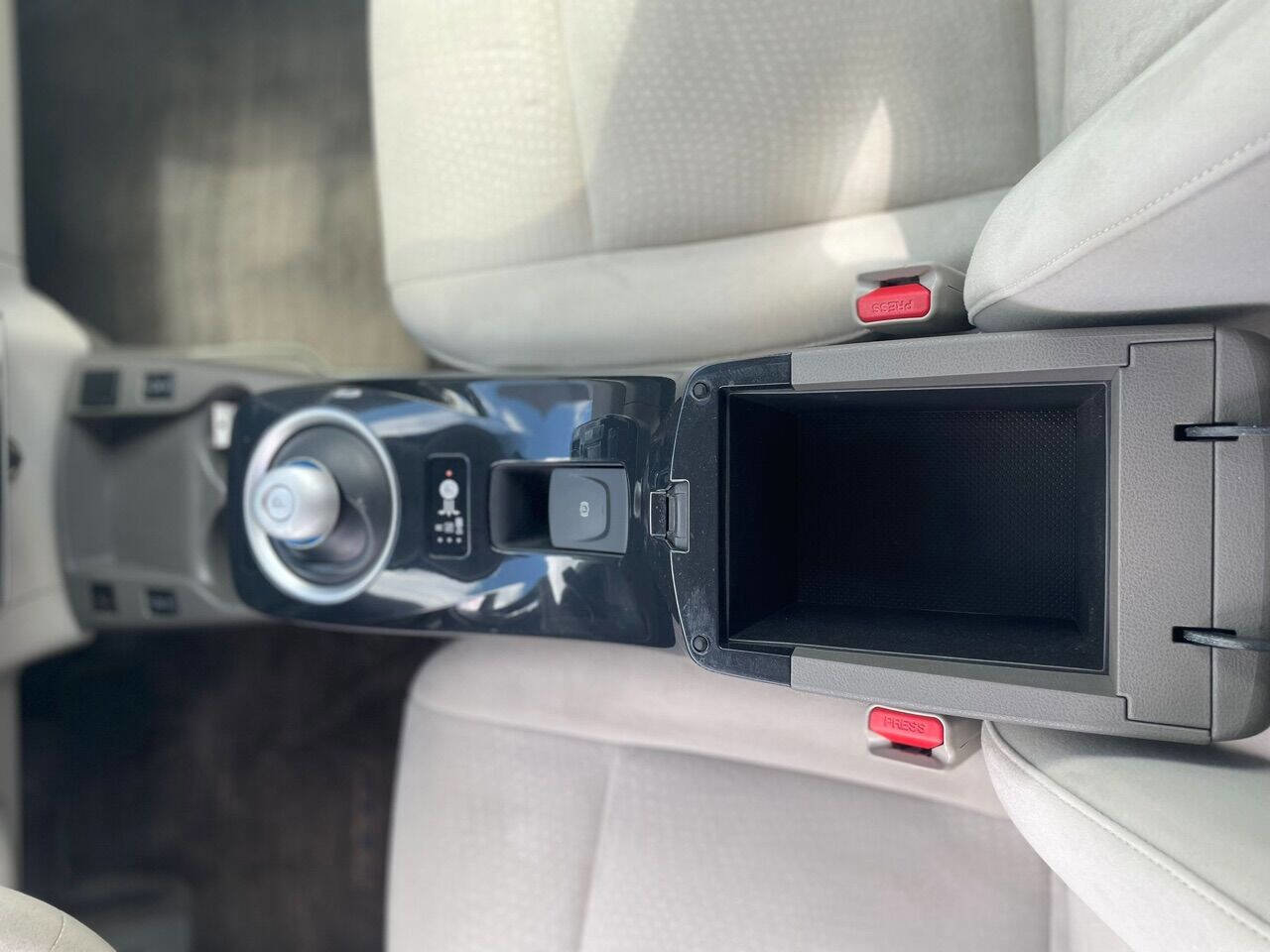Used 2012 Nissan Leaf SL FWD image 11