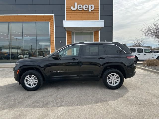 Used 2023 Jeep Grand Cherokee Laredo image 44
