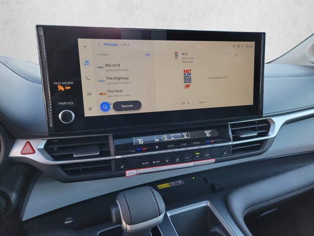 Used 2026 Toyota Sienna XLE FWD image 15