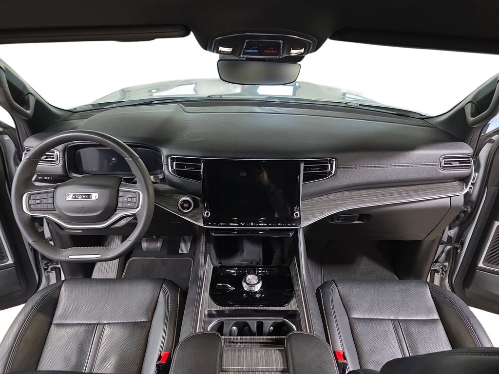 Used 2023 Jeep Wagoneer L Series II image 9