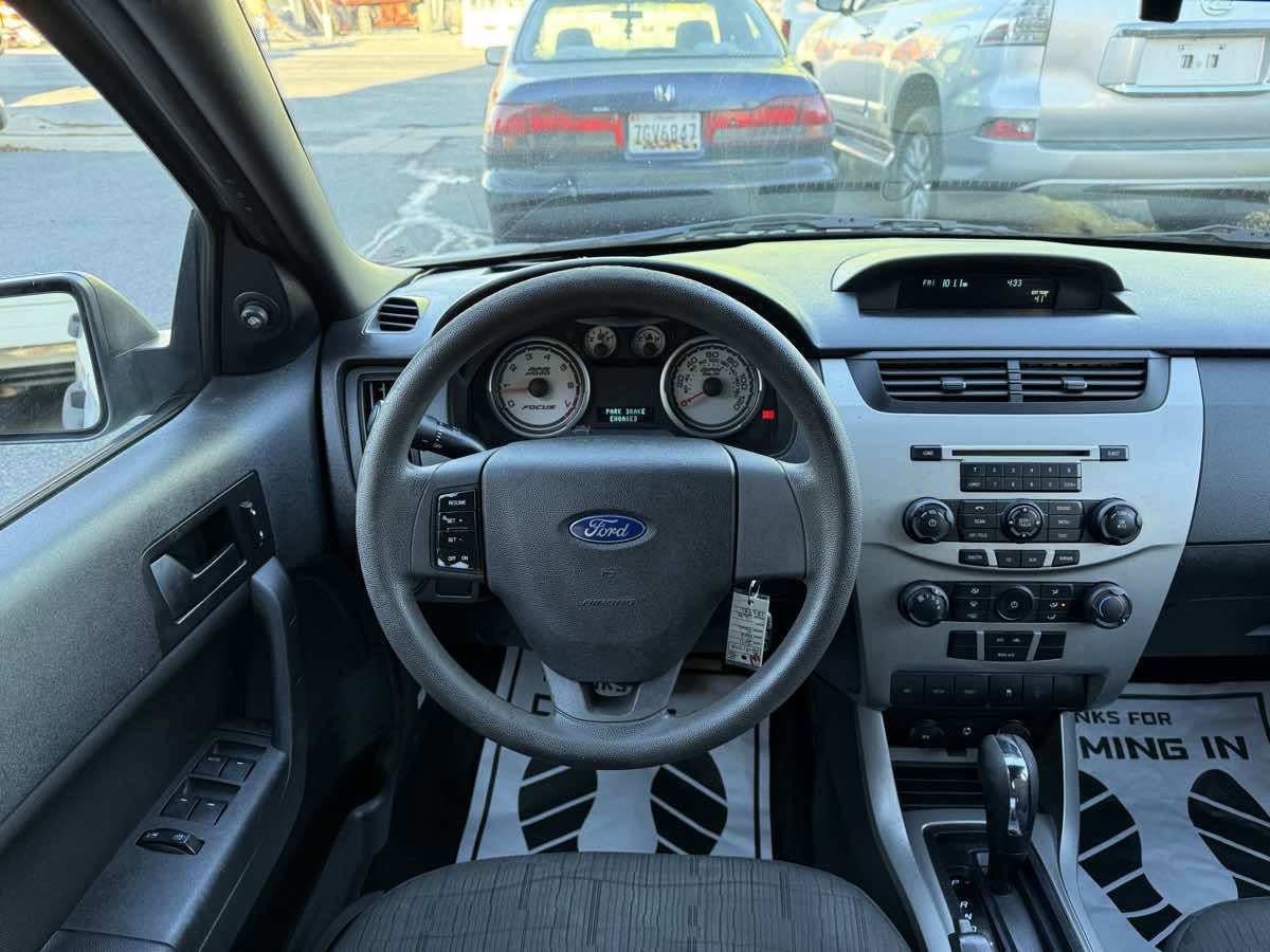 Used 2011 Ford Focus SE image 14
