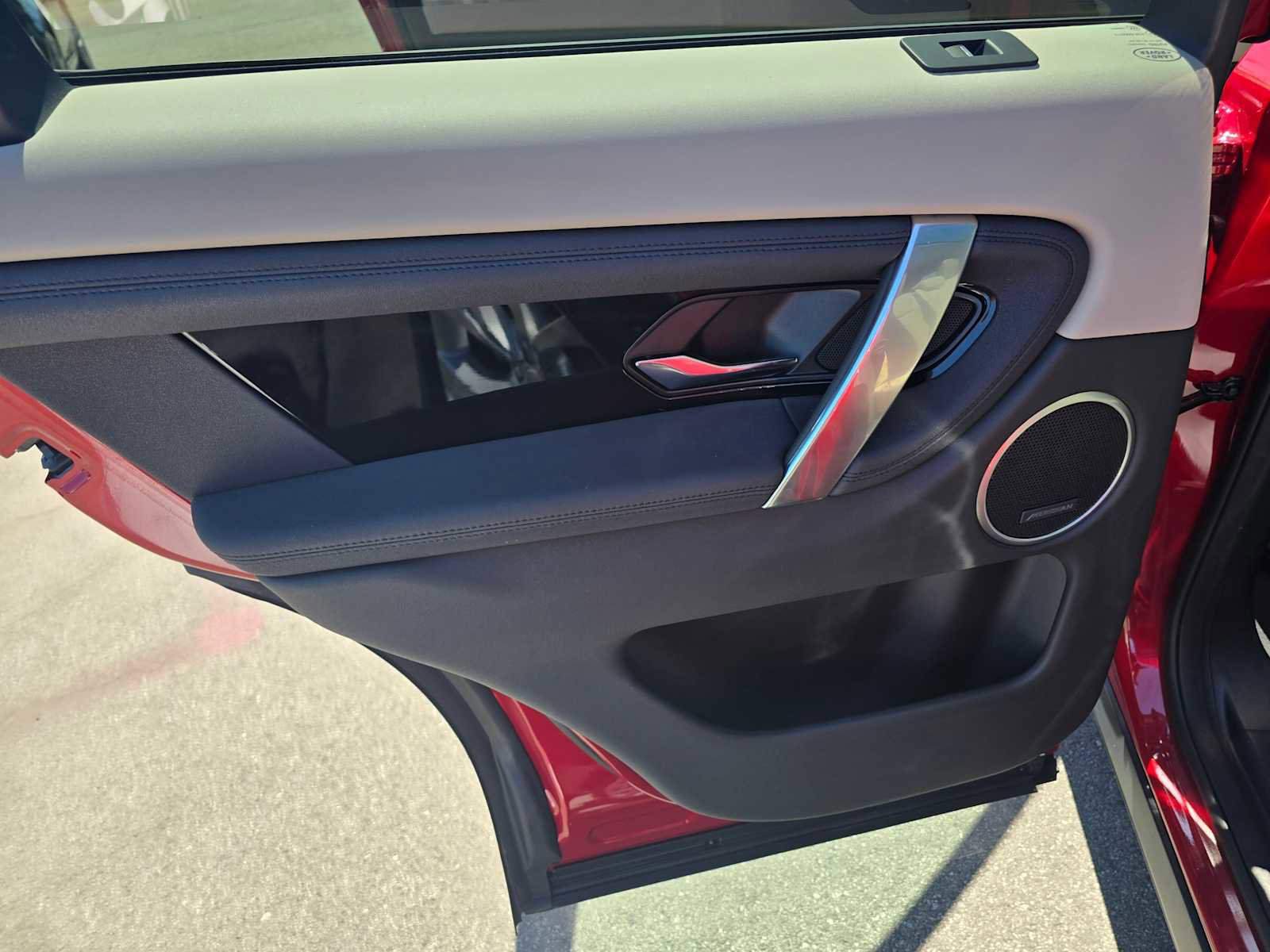 Used 2023 Land Rover Discovery Sport SE image 19