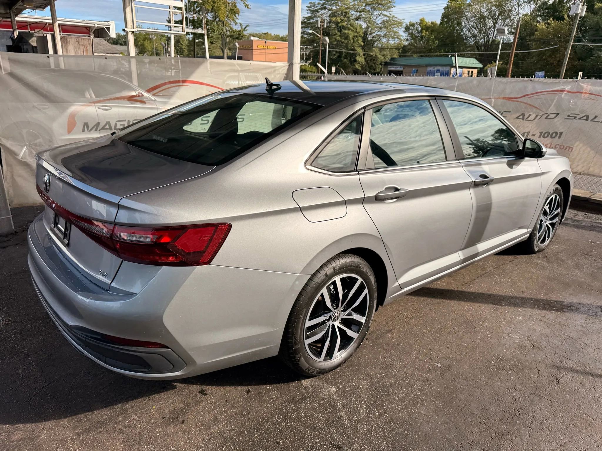 Used 2025 Volkswagen Jetta SE image 61