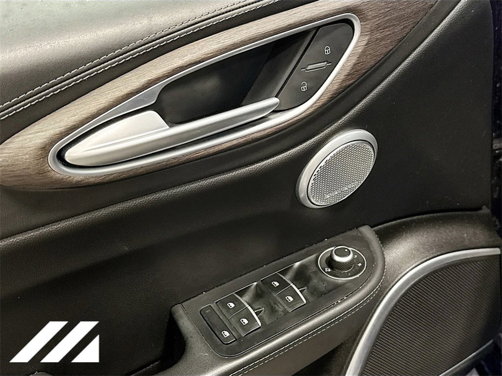 Used 2019 Alfa Romeo Giulia Ti w/ Quick Order Package 22X Lusso image 19