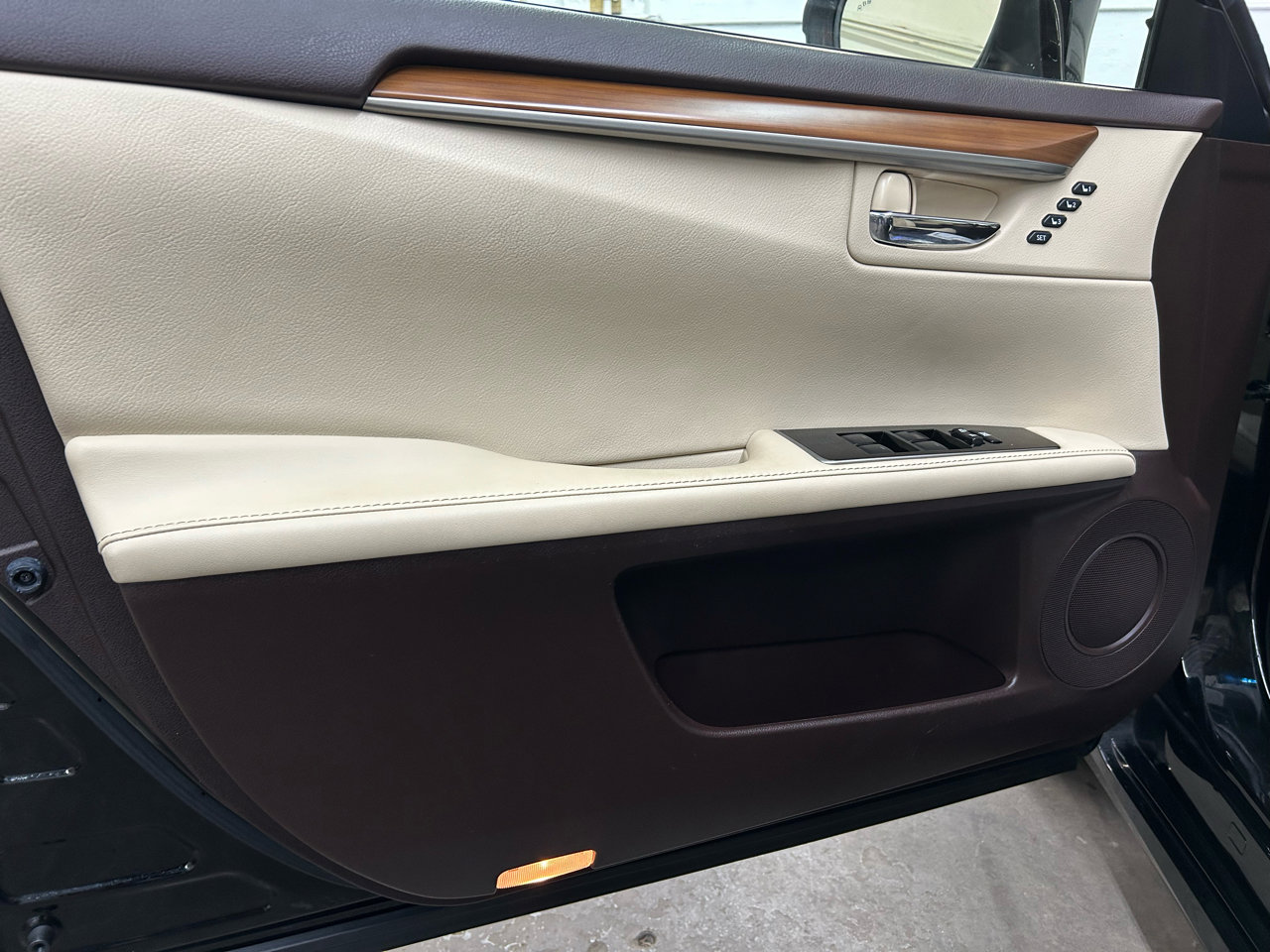 Used 2017 Lexus ES 300h image 23