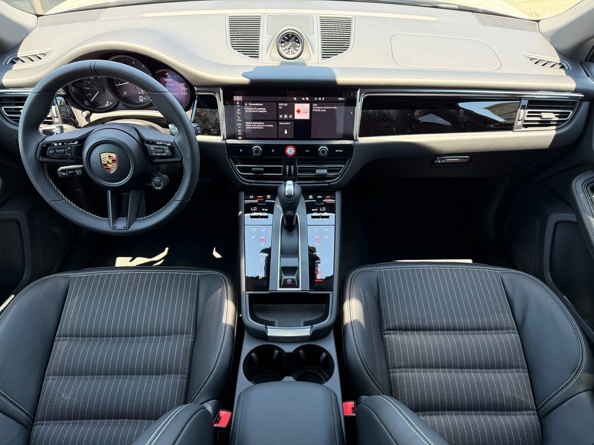 Used 2025 Porsche Macan image 14