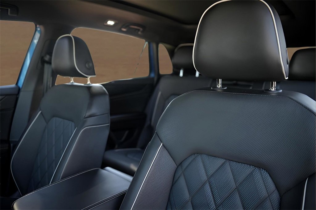 Used 2024 Volkswagen Atlas Cross Sport SEL Premium R-Line image 11