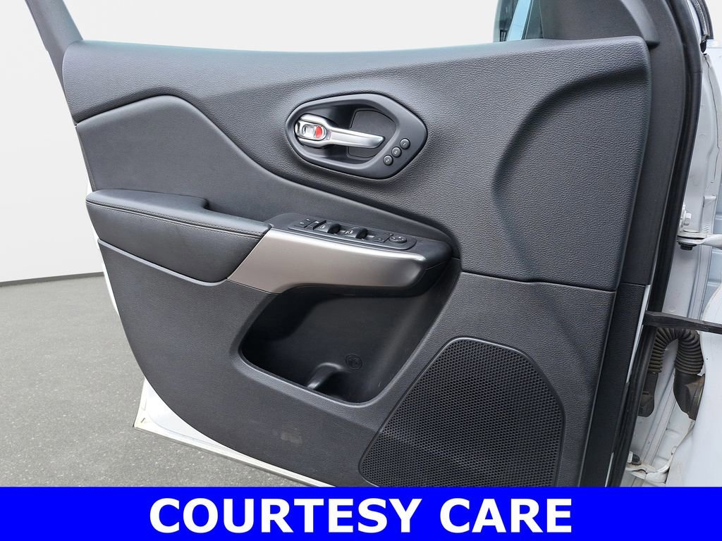 Used 2020 Jeep Cherokee Limited AWD/4WD image 24