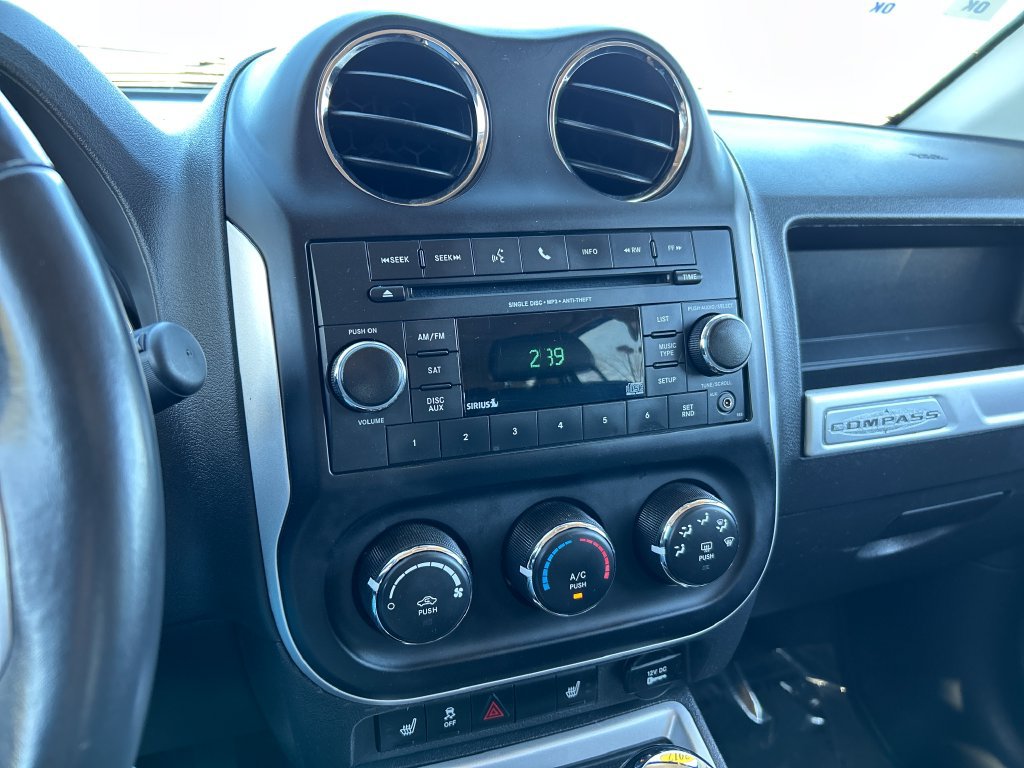 Used 2017 Jeep Compass Latitude AWD/4WD image 11