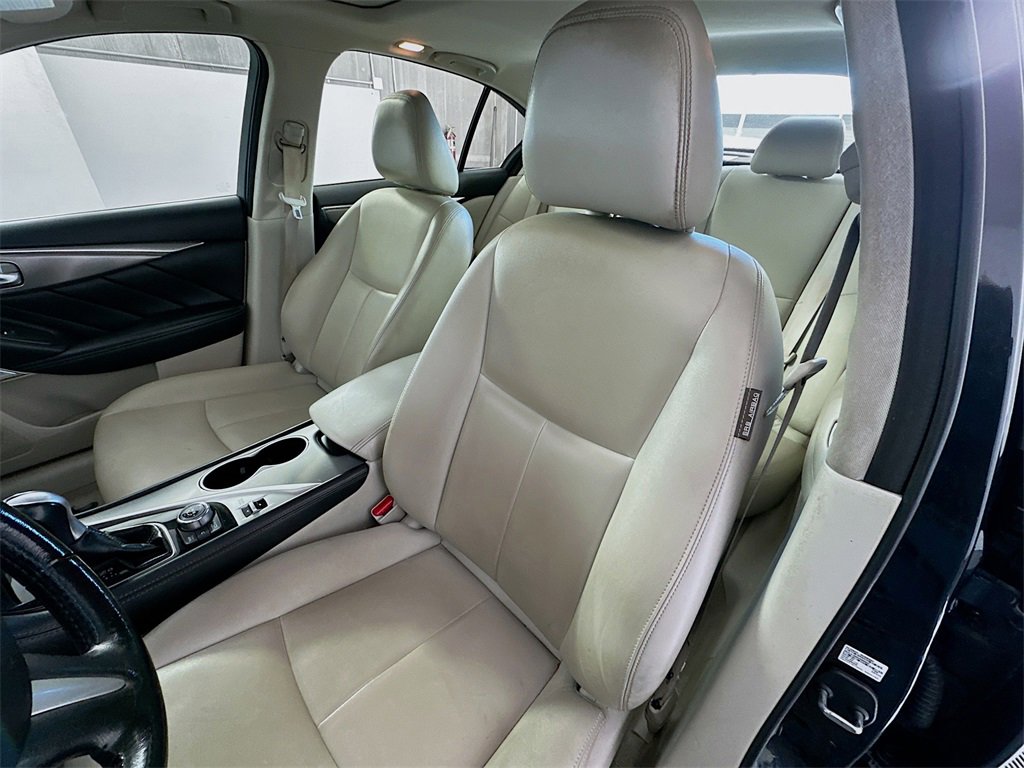 Used 2017 INFINITI Q50 3.0t Premium w/ Driver Assistance Package image 22