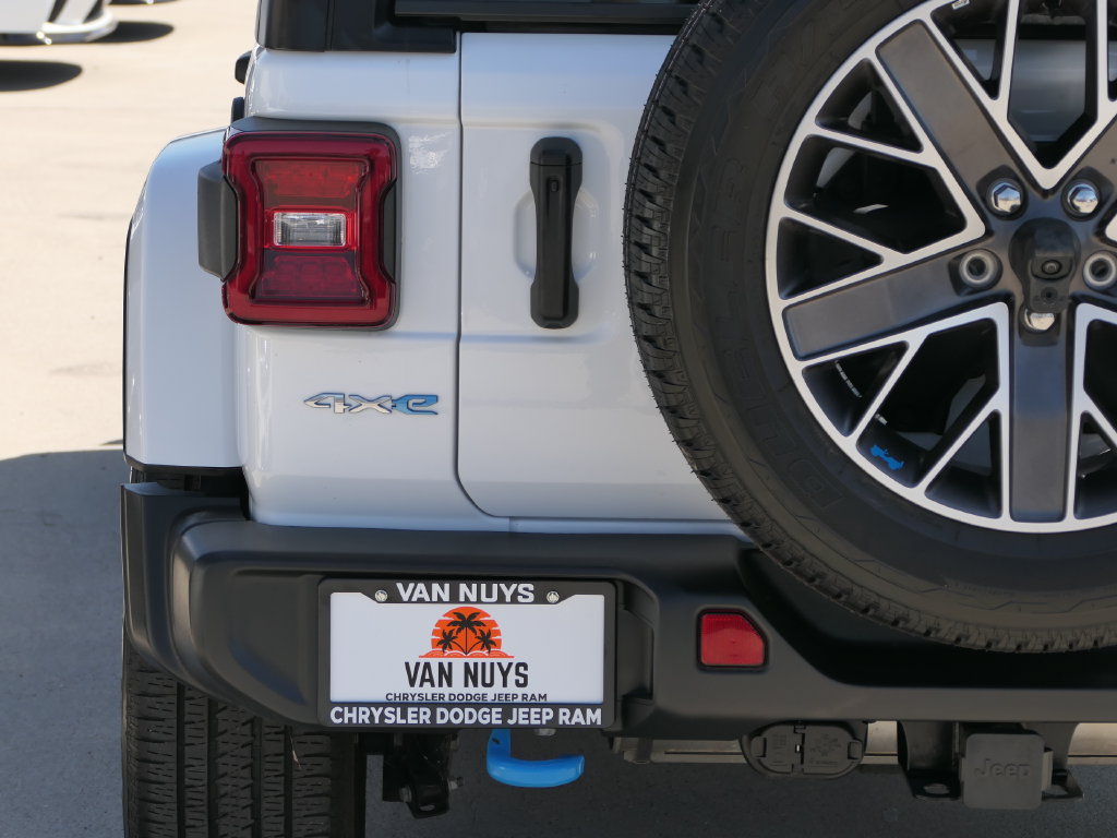 Certified 2023 Jeep Wrangler Unlimited Sahara AWD/4WD image 6