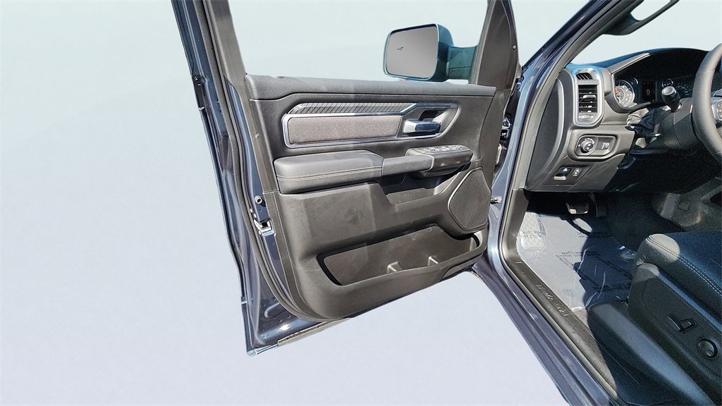 New 2026 RAM 1500 4x4 Crew Cab image 17