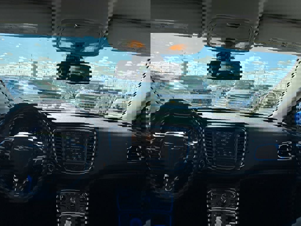 Used 2016 Chrysler 200 Limited w/ Convenience Group image 8