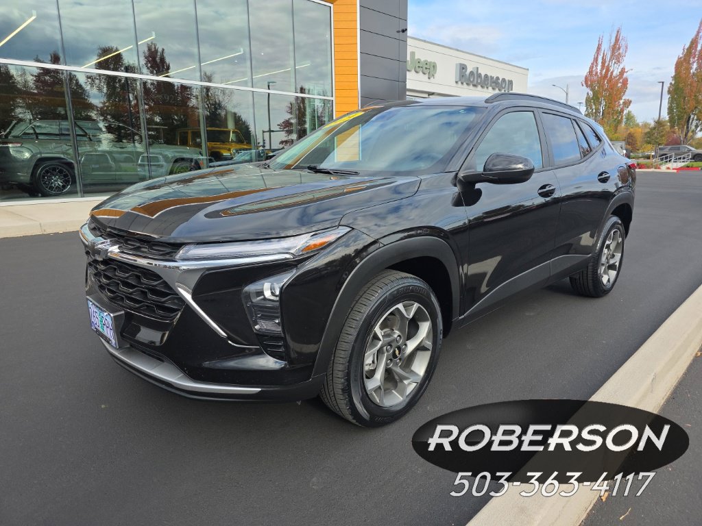 Used 2024 Chevrolet Trax LT FWD image 1