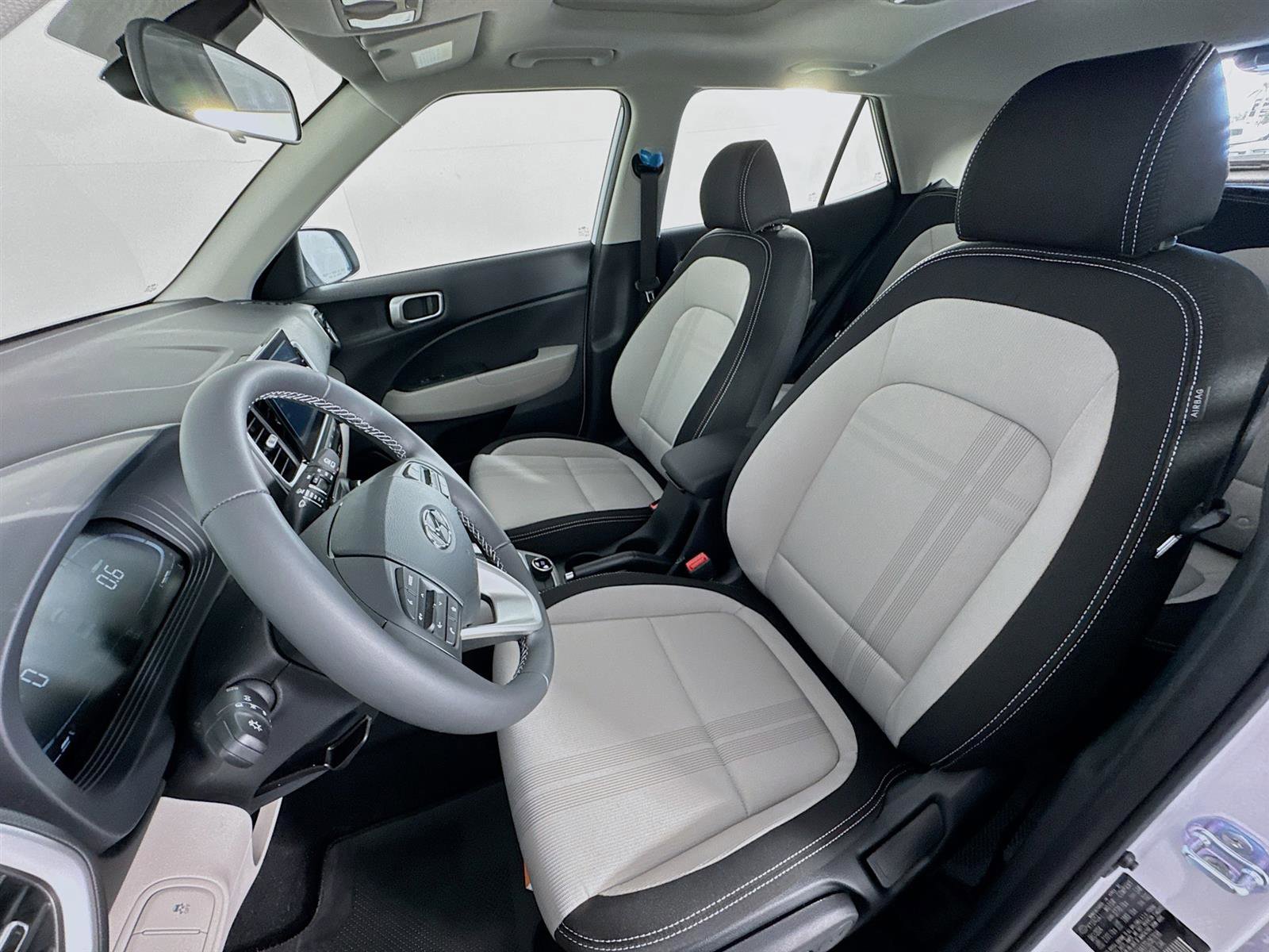 New 2025 Hyundai Venue SEL image 11