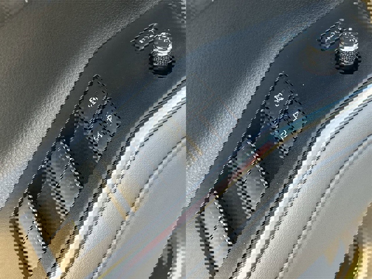 Used 2024 Toyota Highlander Limited image 18