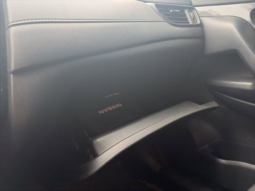 Used 2018 Nissan Rogue SV AWD/4WD image 19