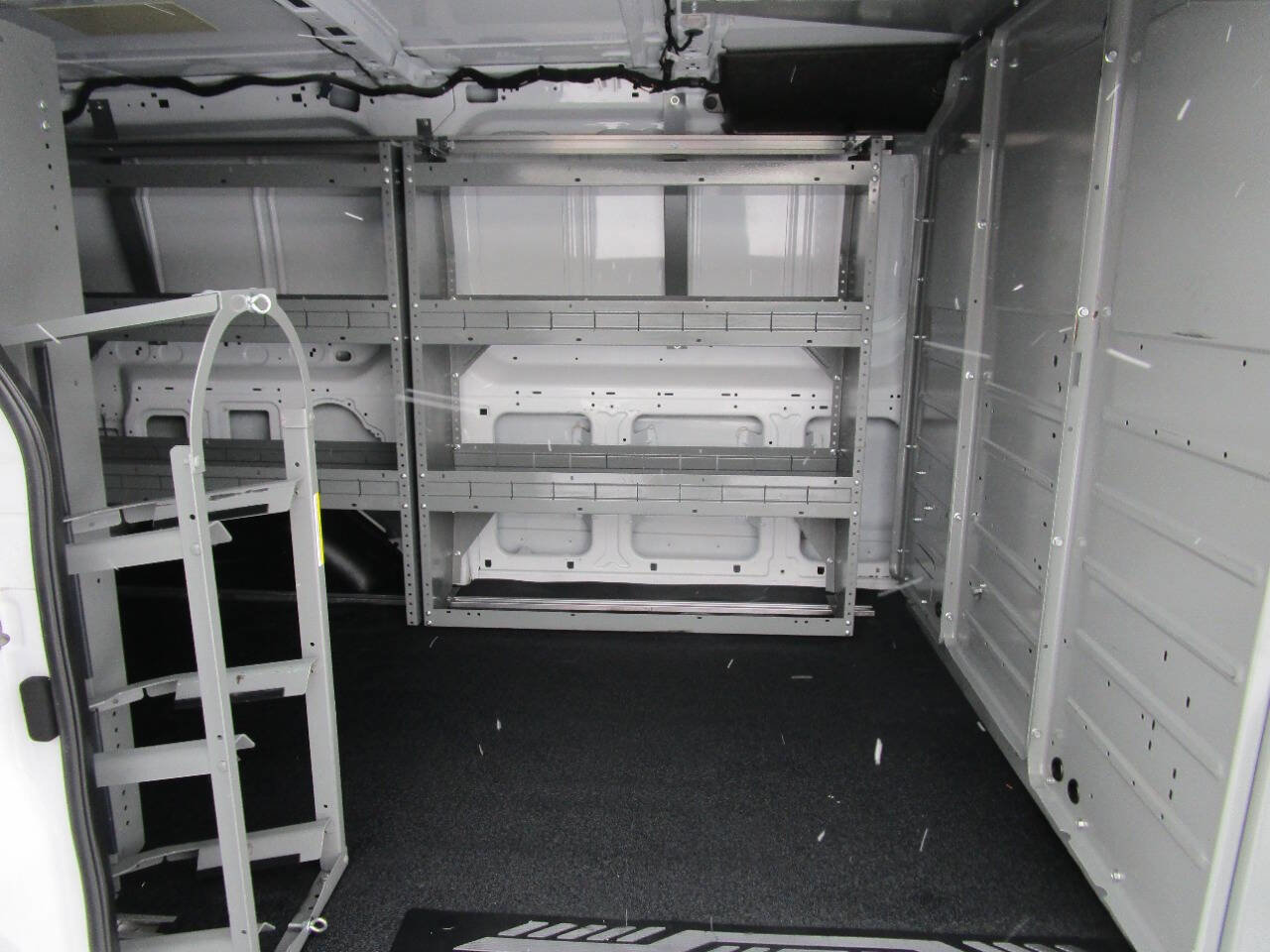 Used 2022 Ford Transit 250 Low Roof AWD image 15