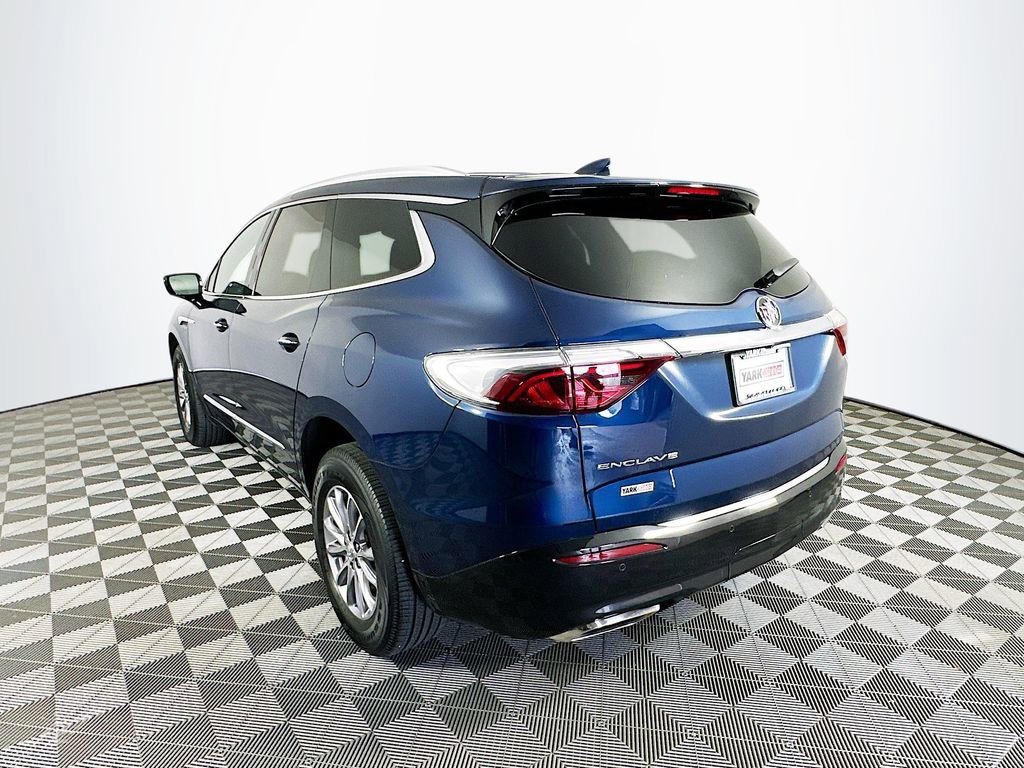 Used 2023 Buick Enclave Essence image 6