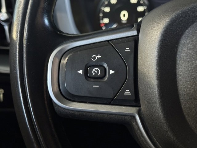Used 2018 Volvo XC60 T5 Momentum w/ Convenience Package image 29