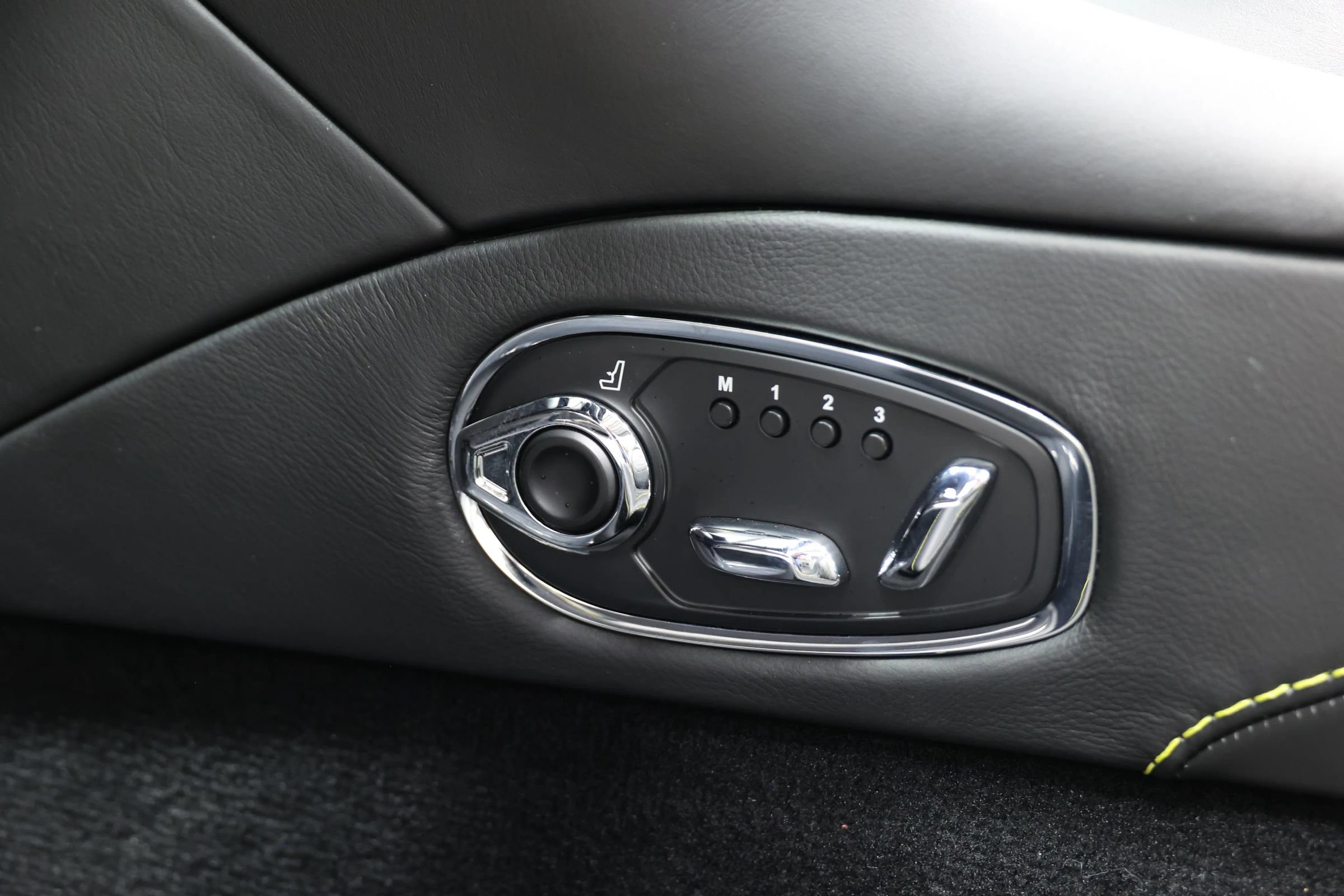 Used 2021 Aston Martin DBS Superleggera Volante RWD image 27