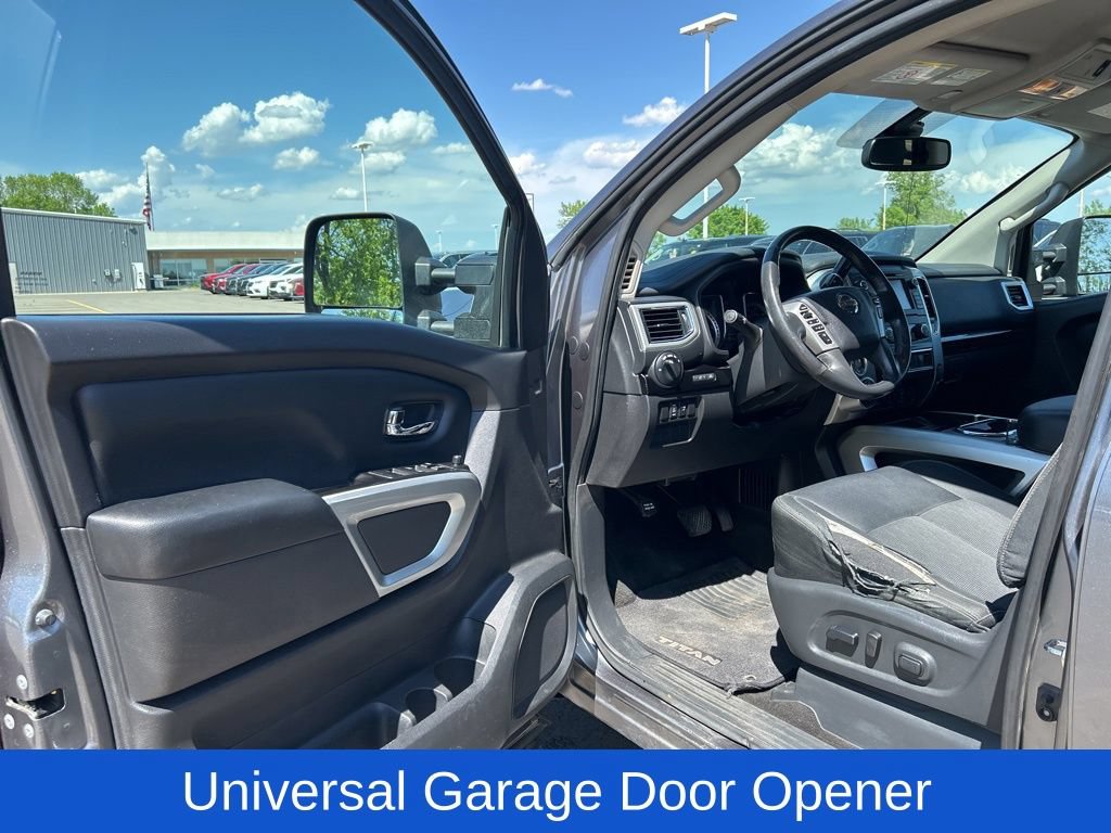 Used 2018 Nissan Titan SV w/ SV Convenience Package AWD/4WD image 10