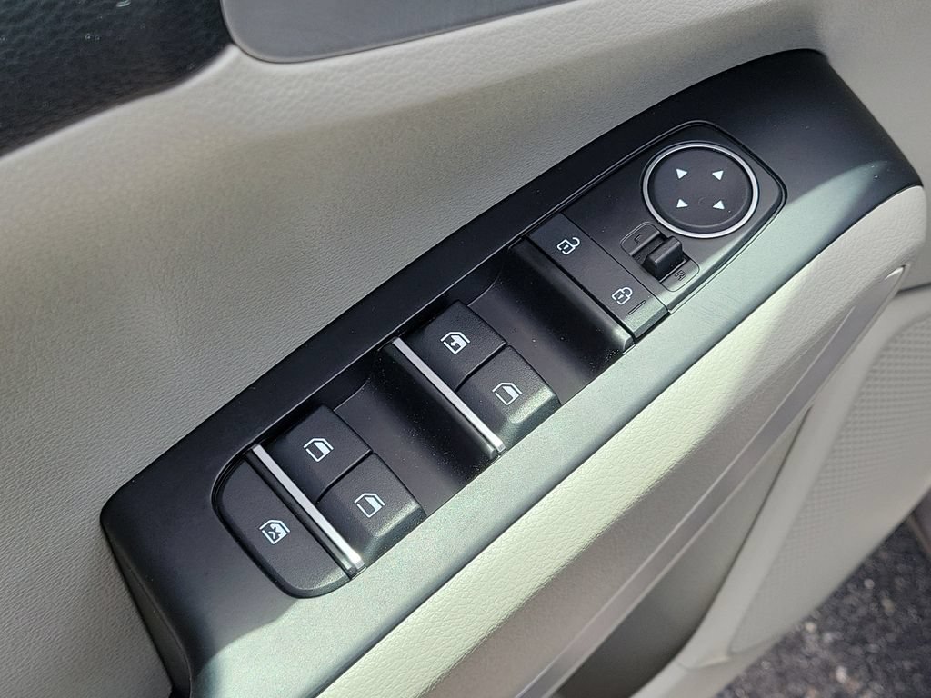 Used 2025 Kia Soul LX w/ LX Technology Package FWD image 17