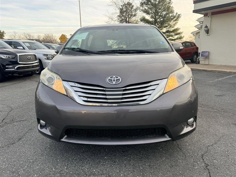 Used 2013 Toyota Sienna Limited w/ Premium Pkg image 2