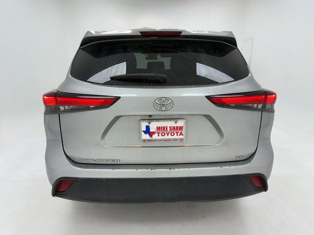Used 2021 Toyota Highlander LE image 19