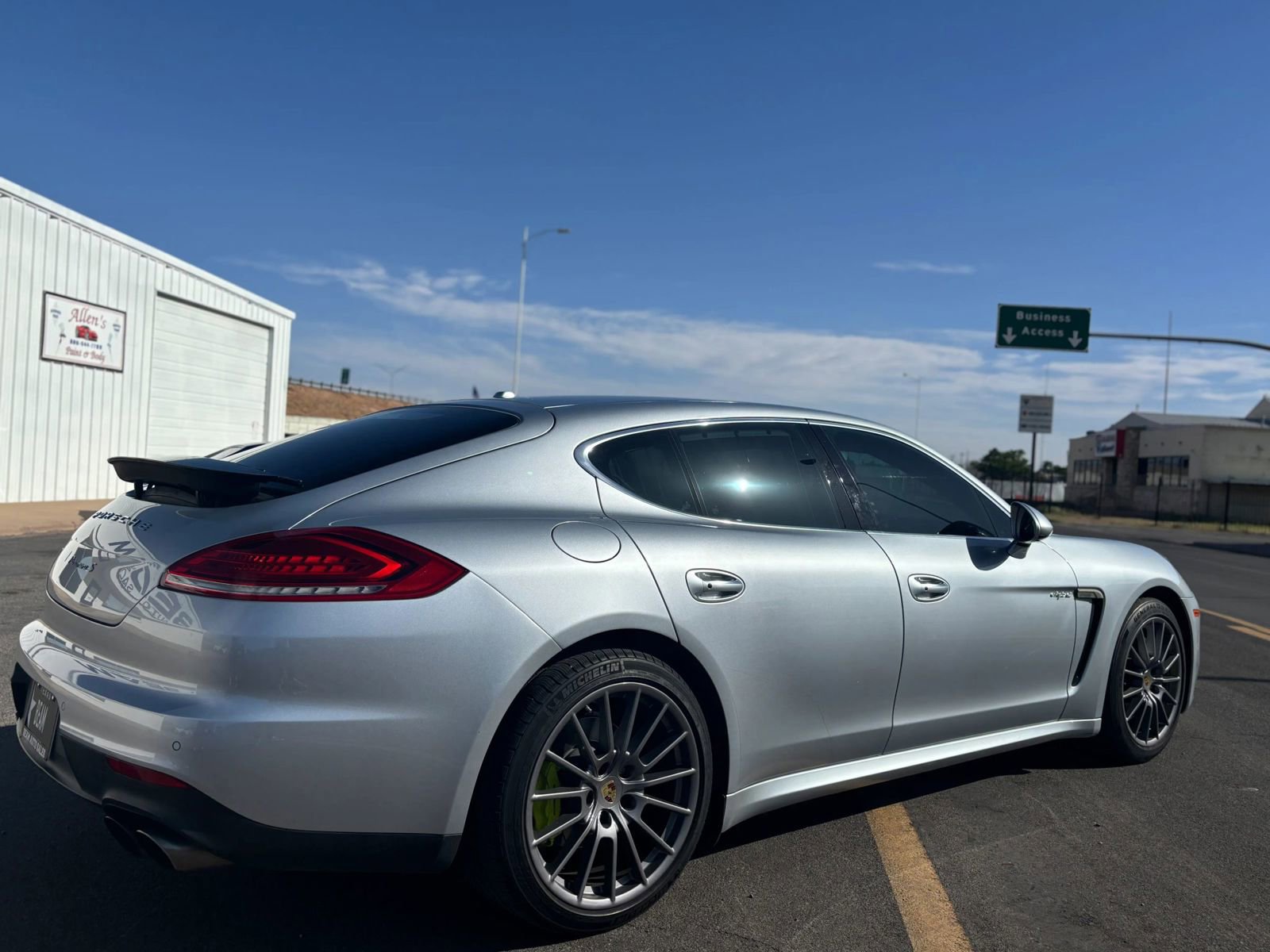 Used 2015 Porsche Panamera S RWD image 2