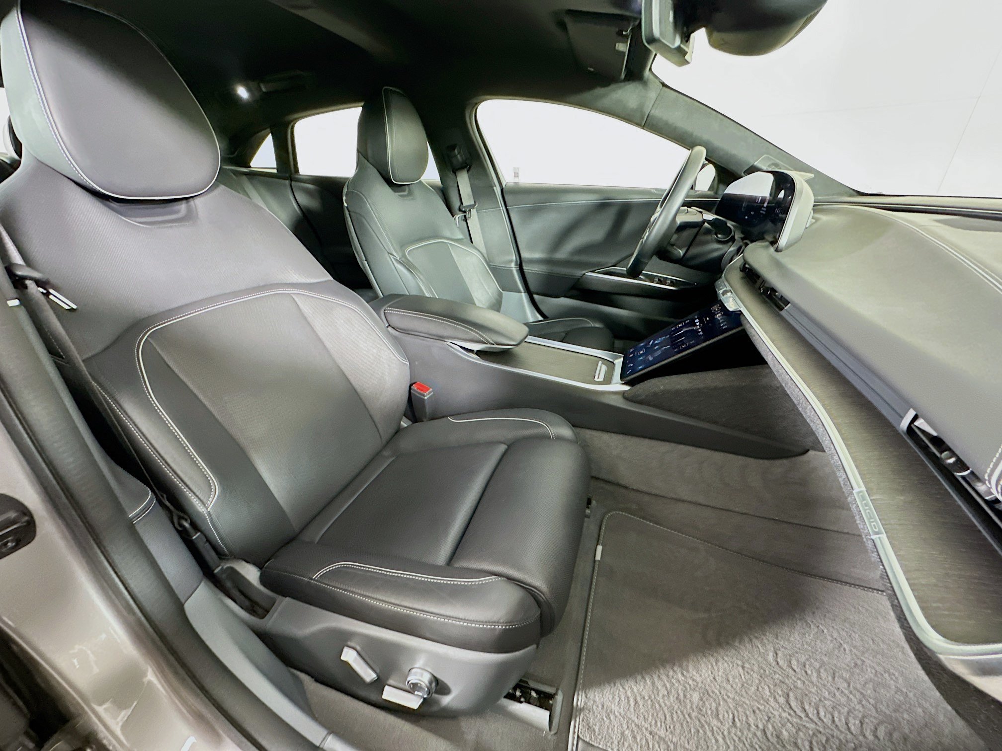 Used 2024 Lucid Air Touring AWD/4WD image 32