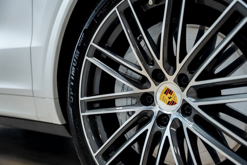 Used 2021 Porsche Cayenne Turbo image 18