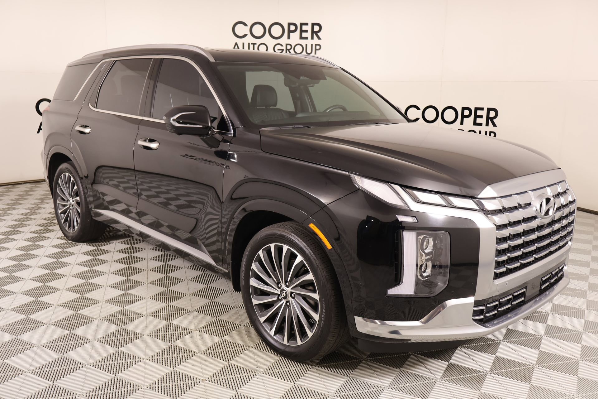 Used 2023 Hyundai Palisade Calligraphy image 1