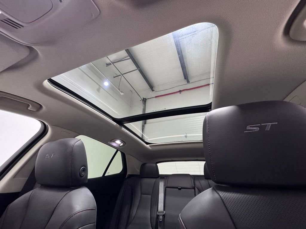Used 2023 Buick Envision Essence w/ Sport Touring Package AWD/4WD image 9