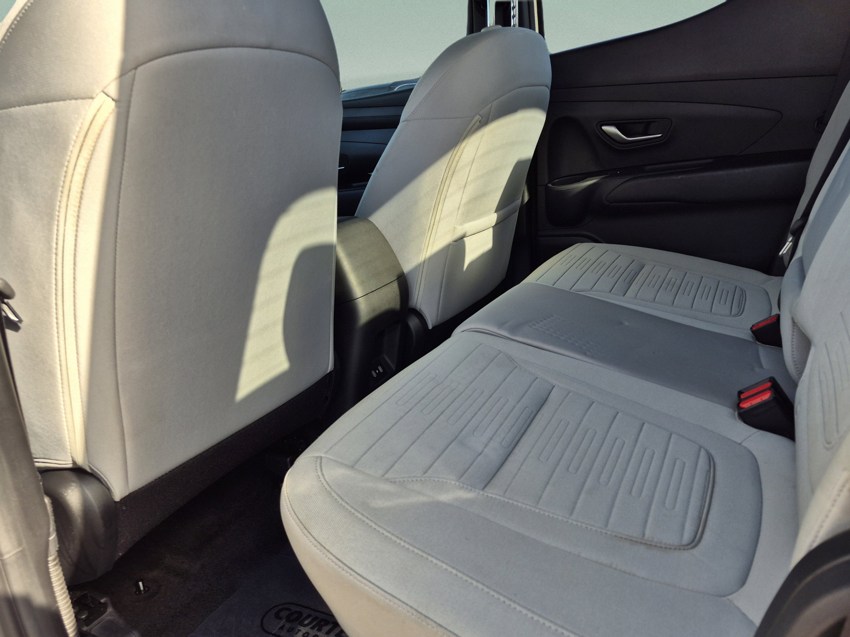 Used 2025 Hyundai Santa Cruz SE FWD image 15