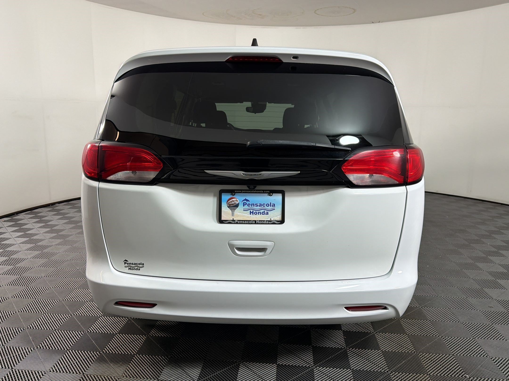 Used 2023 Chrysler Voyager LX FWD image 7
