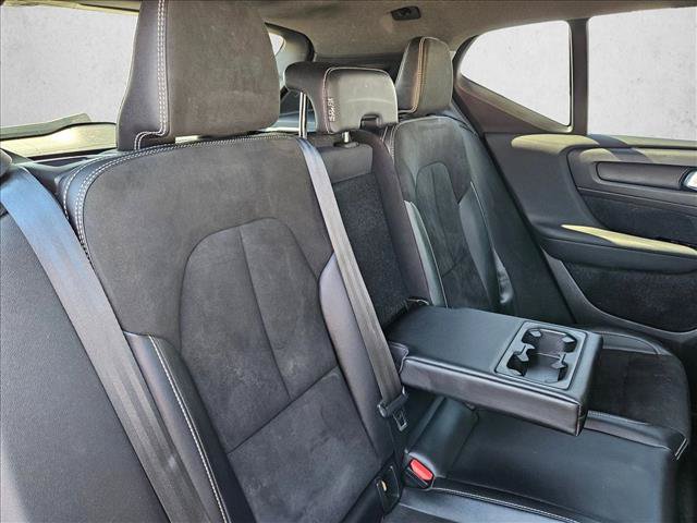 Used 2022 Volvo XC40 T5 R-Design w/ Climate Package AWD/4WD image 12